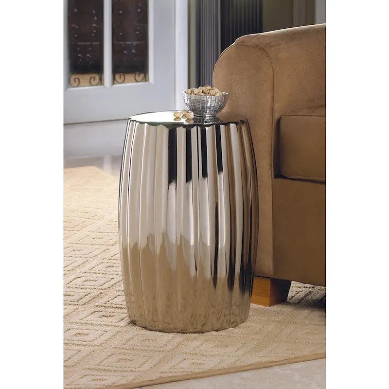 Tabouret en céramique Cinthia, au design moderne et percutant
