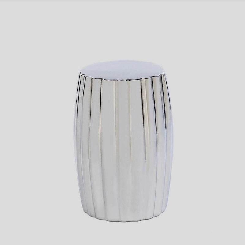Tabouret en céramique Cinthia, au design moderne et percutant
