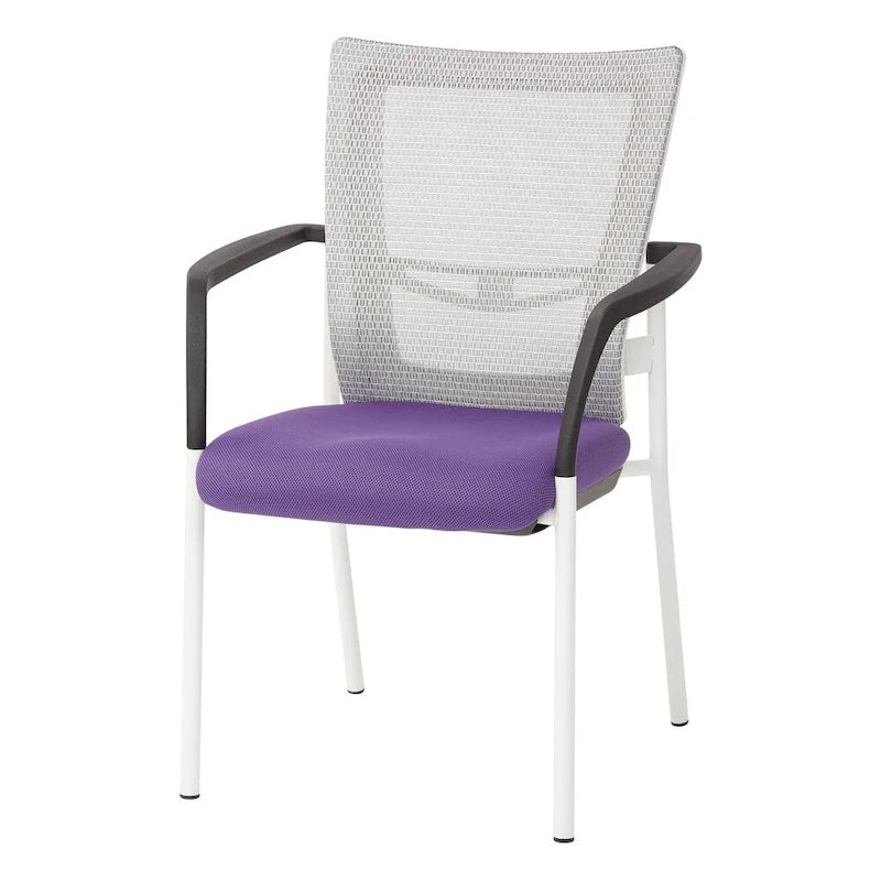 ? Chaise visiteur à dossier en maille avec assise rembourrée en tissu noir, accoudoirs et piètement à finition blanche