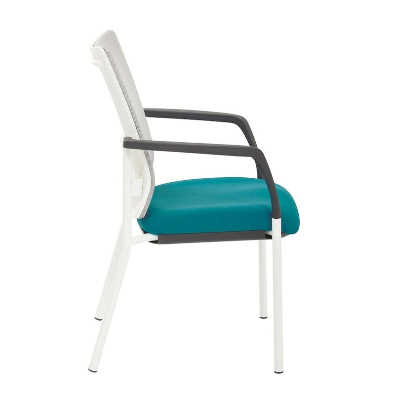 ? Chaise visiteur à dossier en maille avec assise rembourrée en tissu noir, accoudoirs et piètement à finition blanche